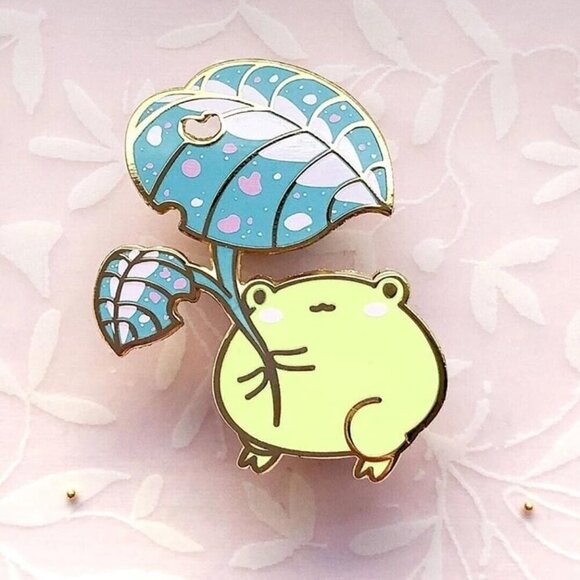 Gogo the Frog Leaf Umbrella Enamel Pin - RARE Gold Plated Brooch & Jewelry - Picture 2 of 9